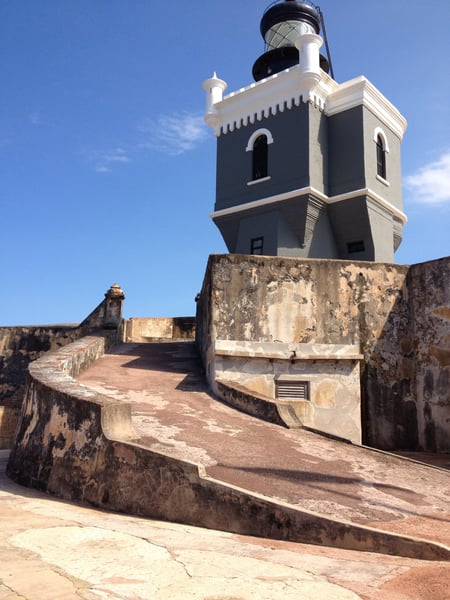 Faro del Castillo San Felipe del Morro lighthouse tower viewed from the fort's ramparts in San Juan Antiguo, Puerto… — Faro del Castillo San Felipe del Morro, San Juan