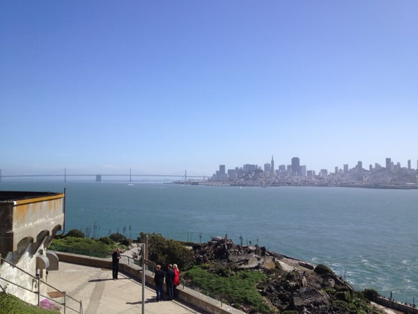 San Francisco skyline and Golden Gate Bridge viewed from Alcatraz Island viewpoint overlooking the bay. — Alcatraz Island, San Francisco