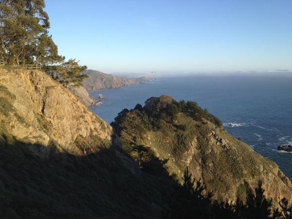 Dramatic coastal cliffs and forested headlands overlooking the Pacific Ocean from Muir Beach Overlook. — Muir Beach Overlook, San Francisco