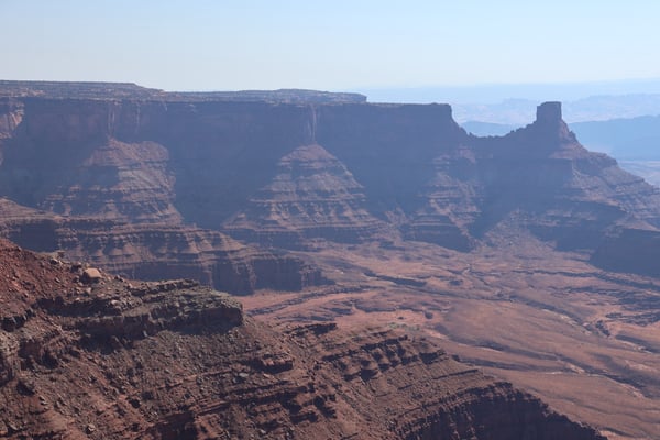 Monument Valley buttes with distinctive mesa formations viewed from an elevated overlook in the Moab area. — Dead Horse Point State Park, Moab, Arches & Canyonlands